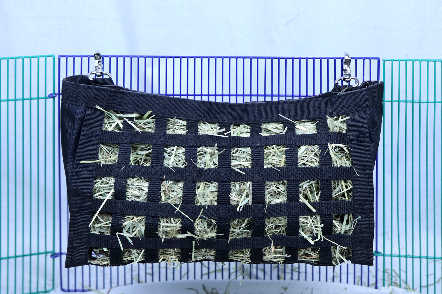 Tough Small Pet Hanging Hay Bag for Guinea Pigs and Rabbits